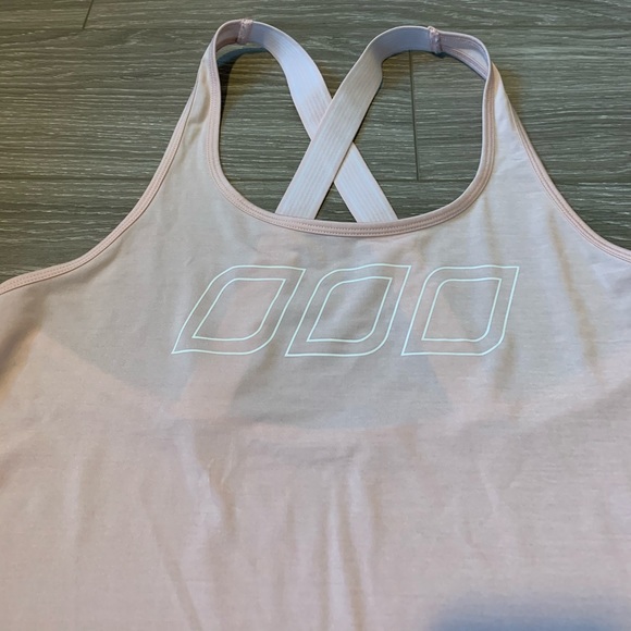 Beautiful blush pink Lorna Jane tank - Picture 2 of 6